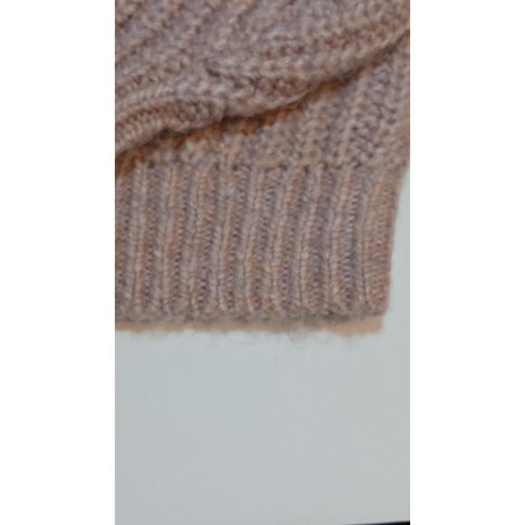 Old Navy Womens V Neck Cropped Fuzzy Cardigan Pale Pink Sweater Poly Blend NWT - Picture 9 of 9